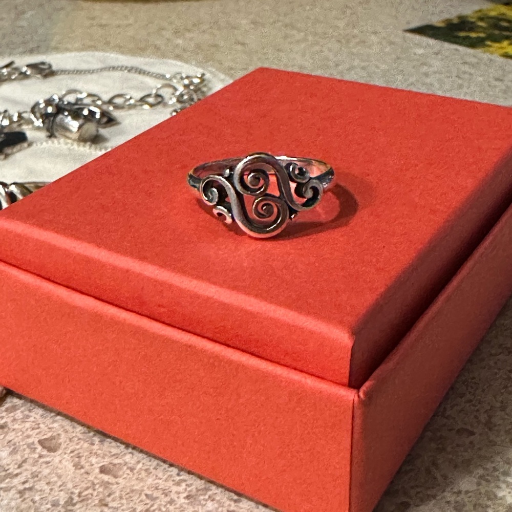Spanish Swirl Ring size 8 - James Avery